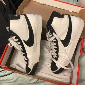 NIKE Blazer Hi Tops Black & White Lace Up High Top Sneakers size 9